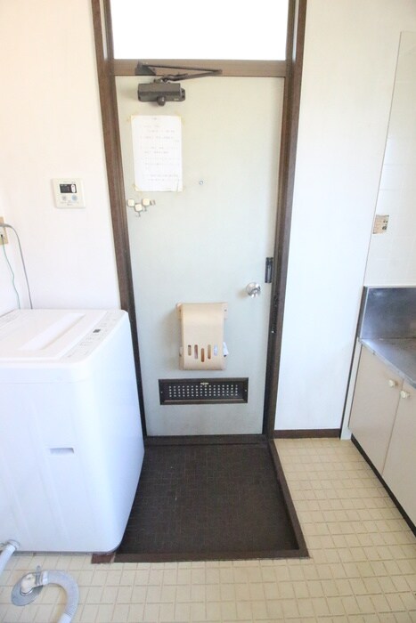 物件内観写真14　(玄関)