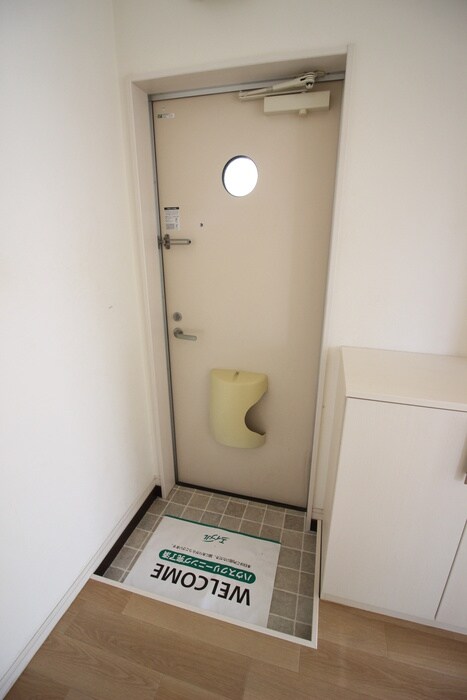 物件内観写真8　(玄関)