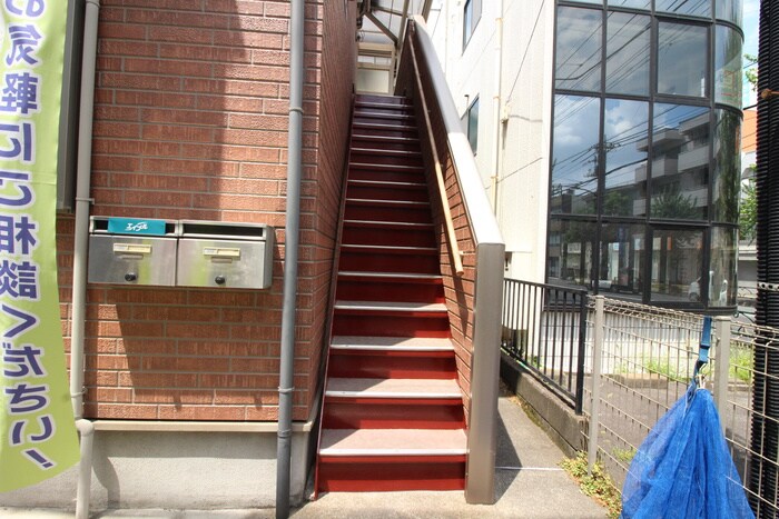 物件外観写真5　(エントランス部分)