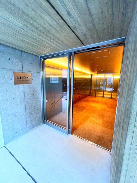 物件外観写真2　(エントランス部分)