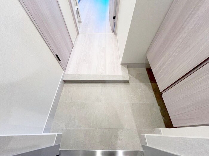 物件内観写真15　(玄関)