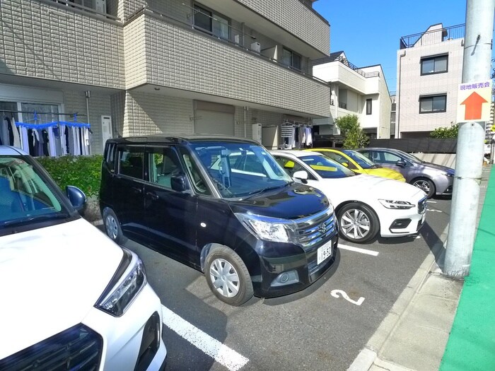 物件外観写真4　(駐車場)