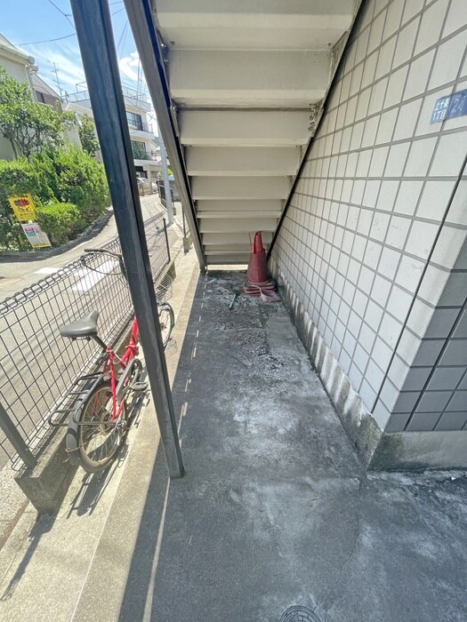 物件外観写真2　(駐輪場)