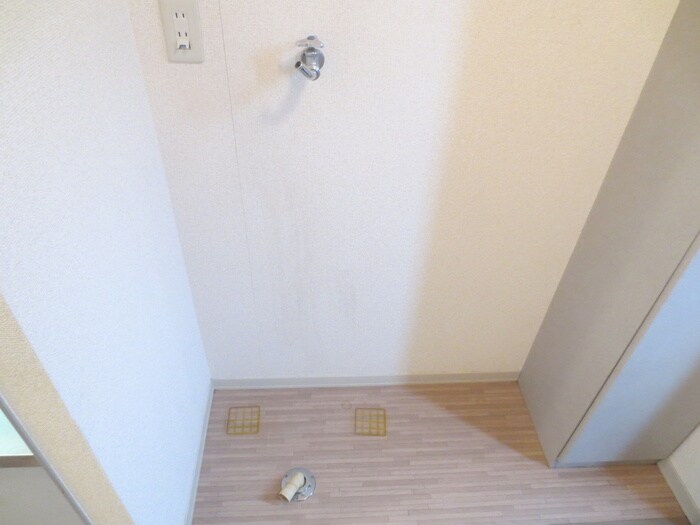 物件内観写真14　(洗濯機置場)