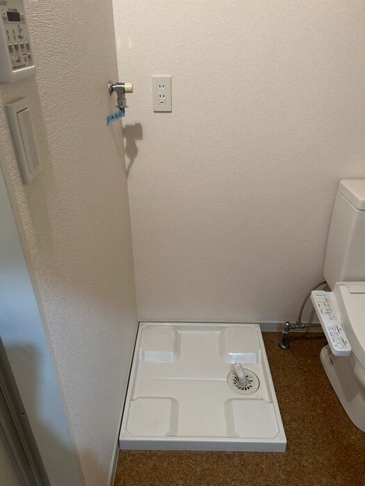 物件内観写真7　(洗濯機置場)