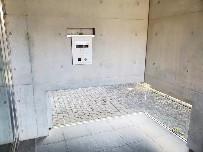 物件外観写真5　(エントランス部分)