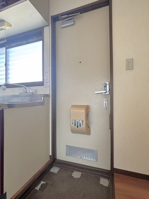 物件内観写真17　(玄関)