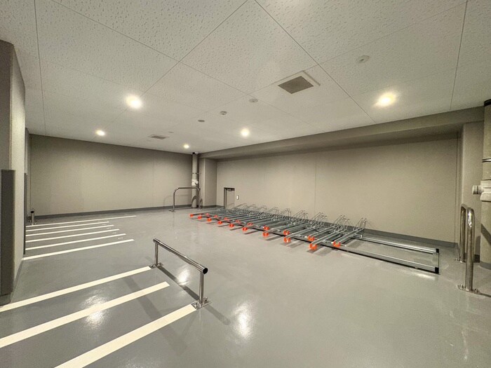 物件外観写真4　(駐輪場)