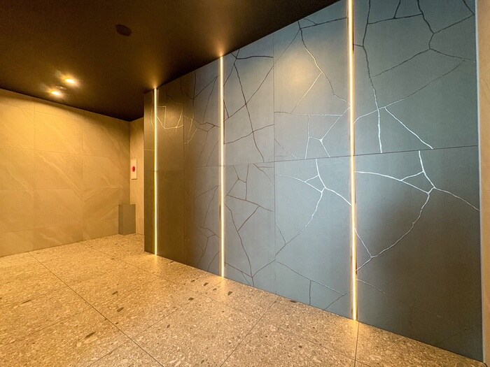 物件外観写真5　(エントランス部分)