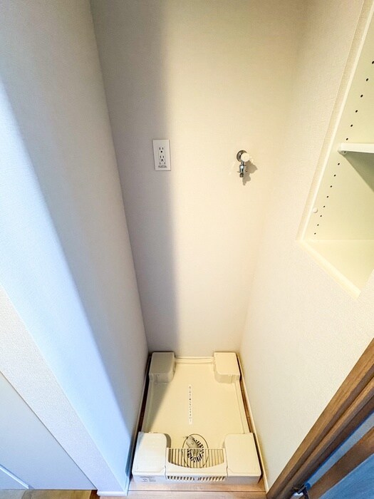 物件内観写真16　(洗濯機置場)