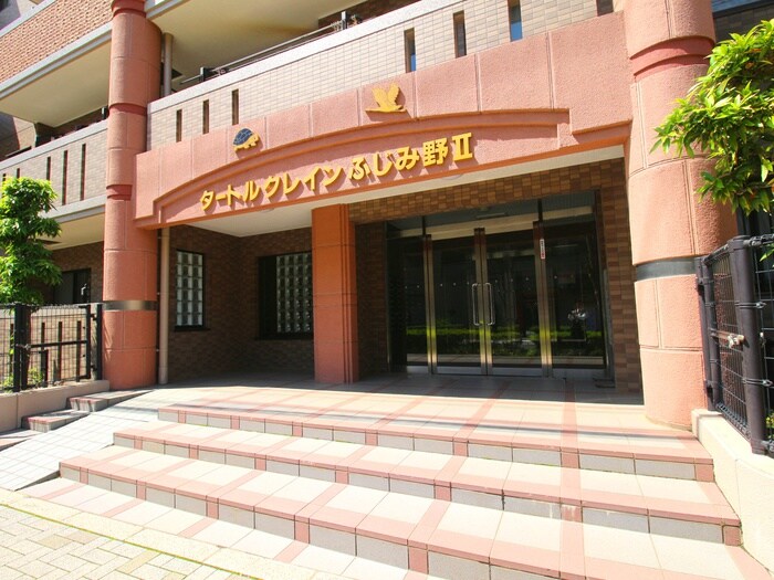 物件外観写真2　(エントランス部分)