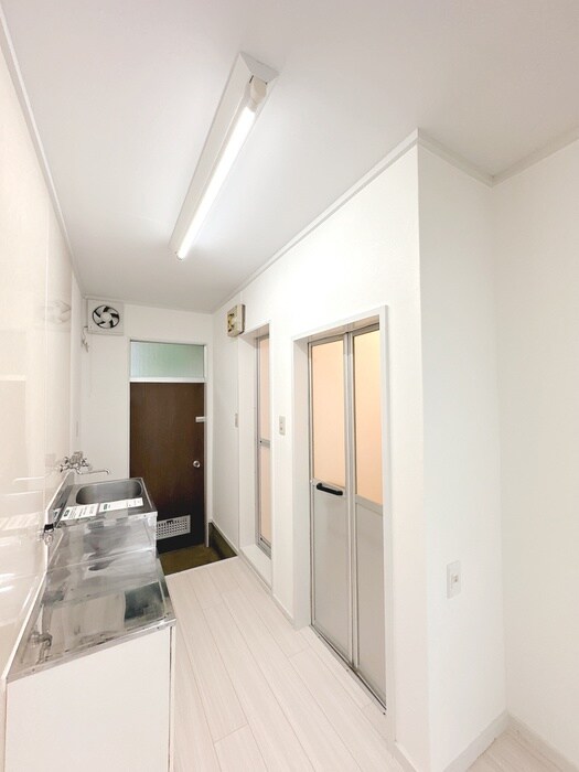 物件内観写真17　(廊下)