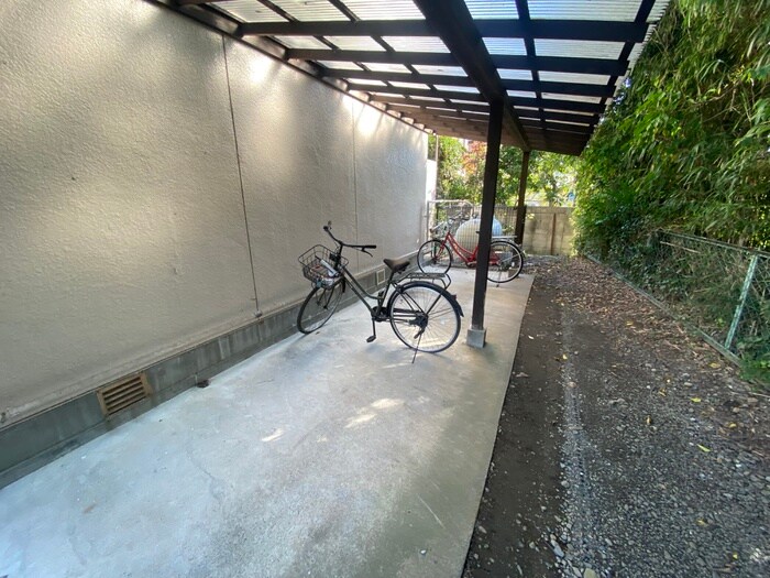 物件外観写真5　(駐輪場)