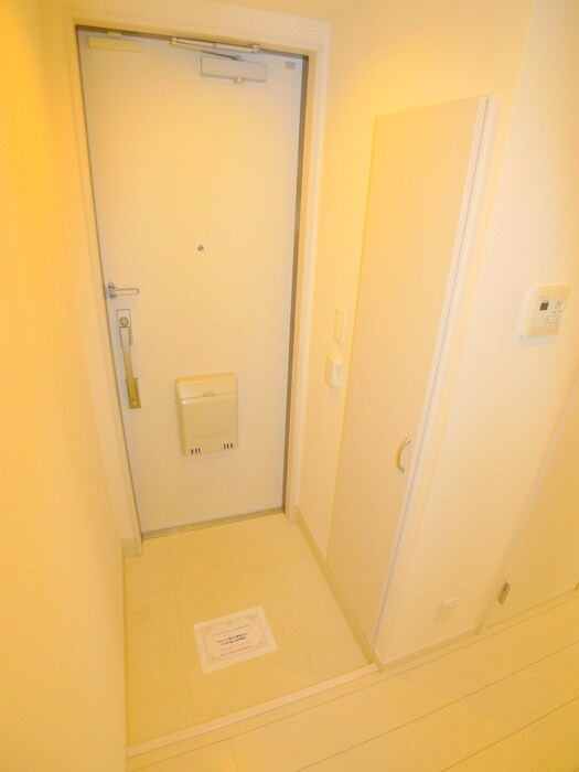 物件内観写真16　(玄関)