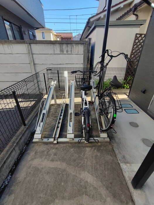 物件外観写真4　(駐輪場)