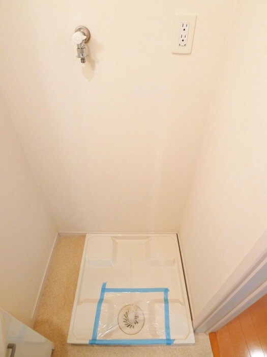 物件内観写真10　(洗濯機置場)