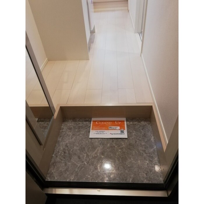 物件内観写真16　(玄関)