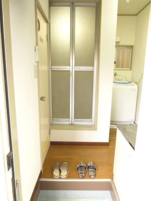 物件内観写真13　(玄関)