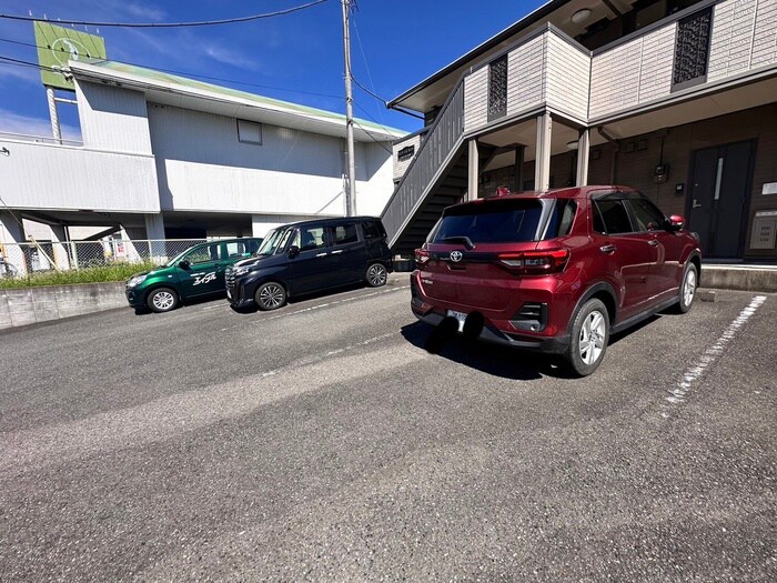 物件外観写真5　(駐車場)