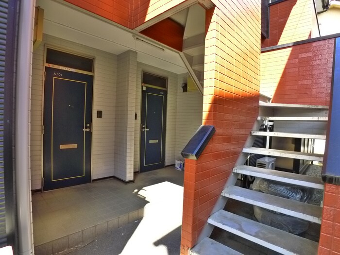 物件外観写真2　(エントランス部分)