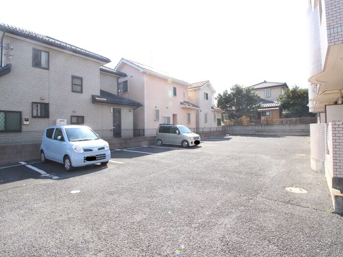 物件外観写真2　(駐車場)