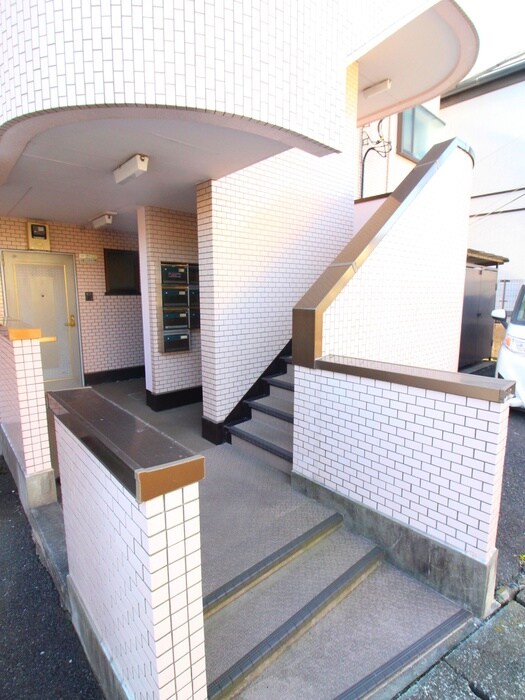 物件外観写真5　(エントランス部分)