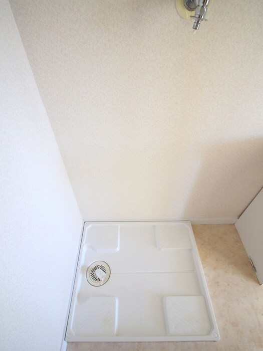 物件内観写真15　(洗濯機置場)