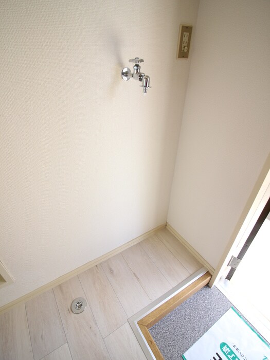 物件内観写真7　(洗濯機置場)