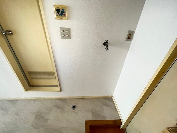 物件内観写真8　(洗濯機置場)