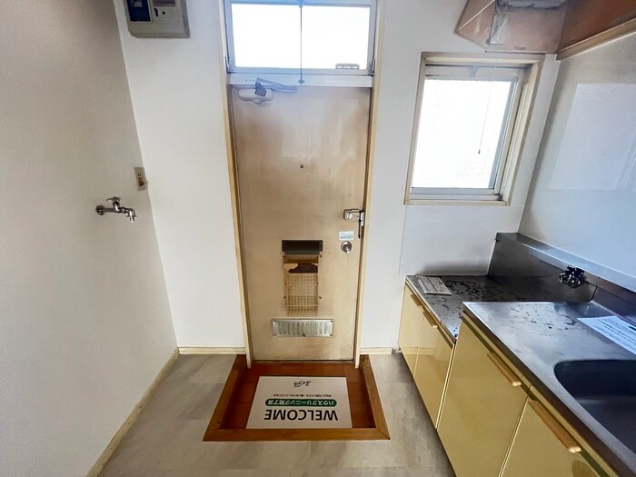 物件内観写真14　(玄関)