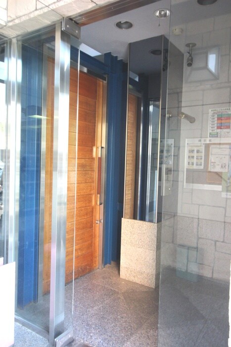 物件外観写真4　(エントランス部分)