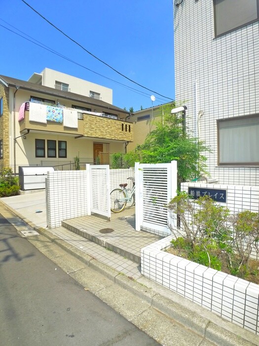 物件外観写真2　(エントランス部分)