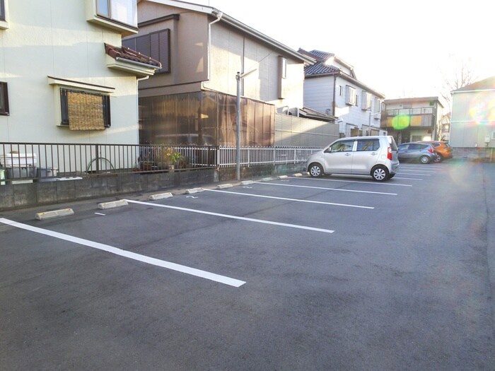 物件外観写真3　(駐車場)