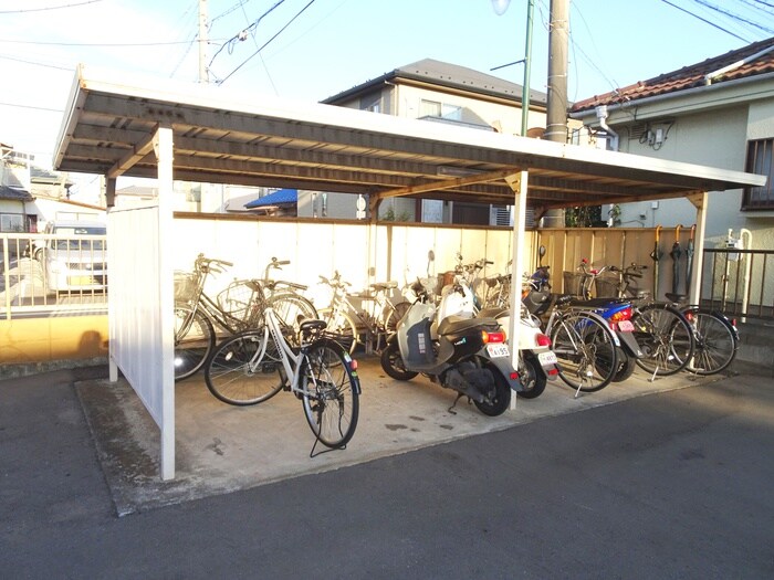 物件外観写真4　(駐輪場)