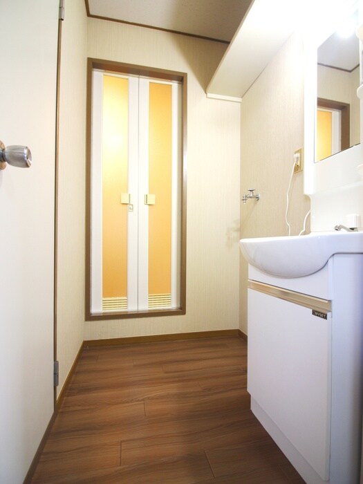 物件内観写真16　(洗濯機置場)