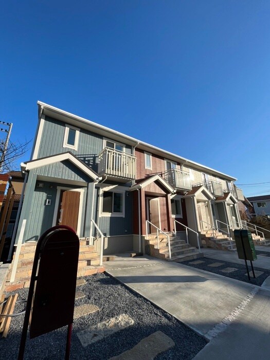 物件外観写真3　(エントランス部分)