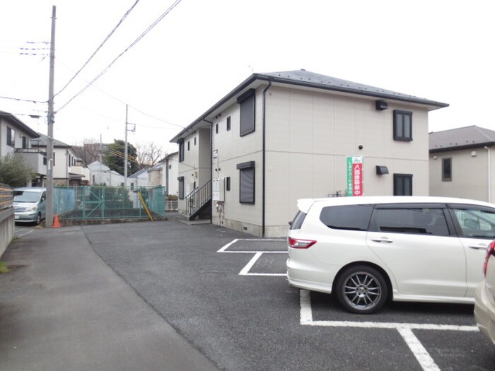 物件外観写真3　(駐車場)