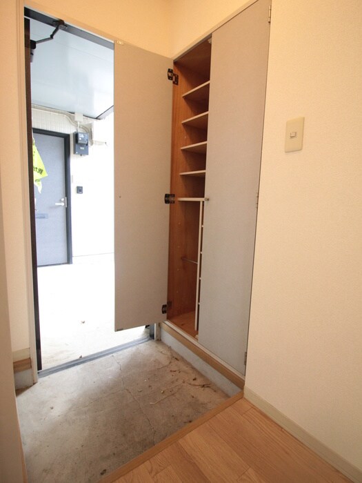 物件内観写真16　(玄関)