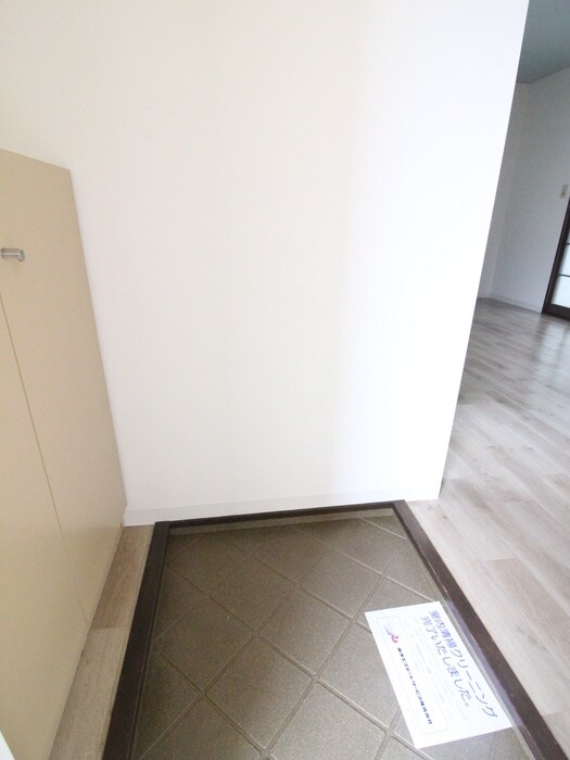 物件内観写真4　(玄関)