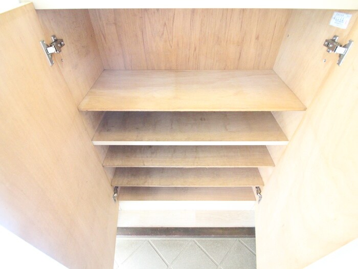 物件内観写真5　(靴箱)