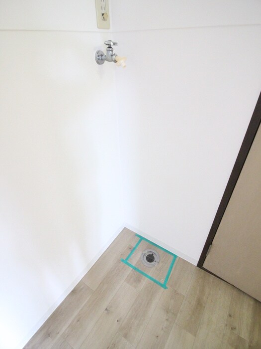 物件内観写真11　(洗濯機置場)