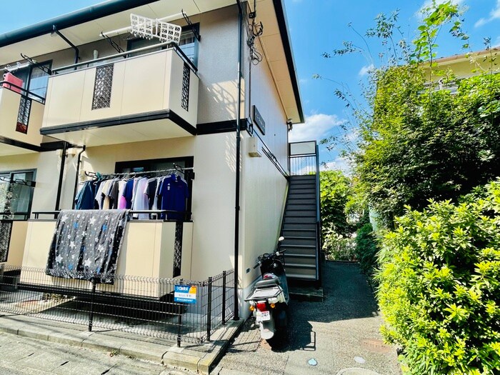 物件外観写真2　(エントランス部分)