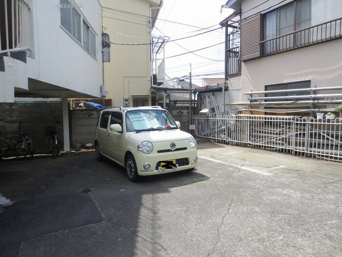 物件外観写真3　(駐車場)