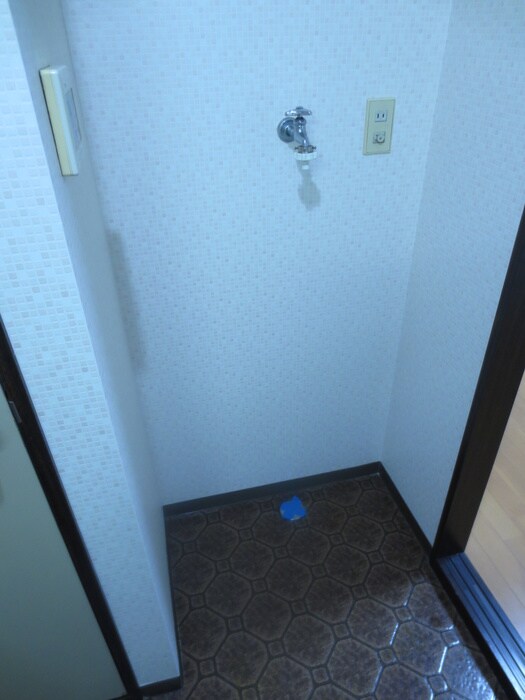 物件内観写真15　(洗濯機置場)