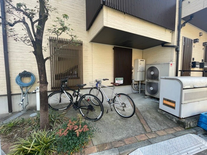 物件外観写真5　(駐輪場)