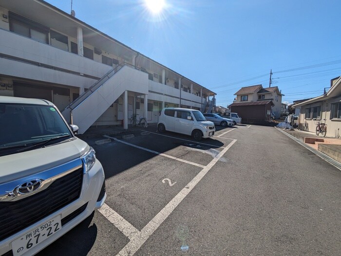 物件外観写真4　(駐車場)