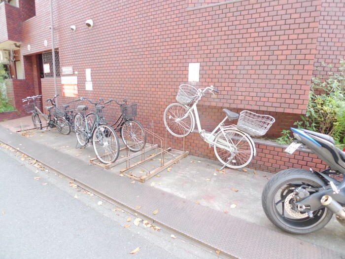 物件外観写真4　(駐輪場)