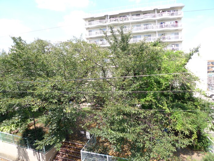 物件内観写真16　(室内からの展望)