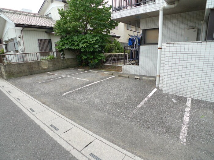 物件外観写真6　(駐車場)