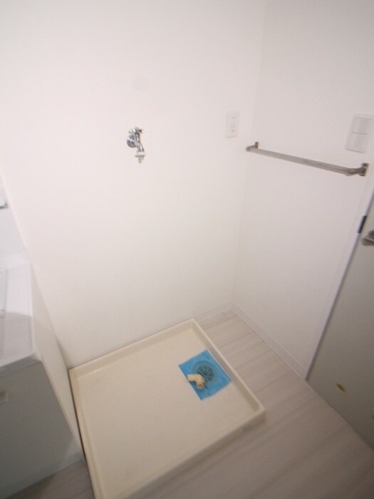 物件内観写真15　(洗濯機置場)